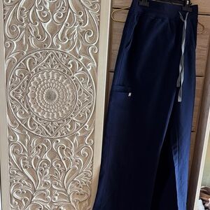 Figs woman’s Navy Wide-Leg Drawstring Pants